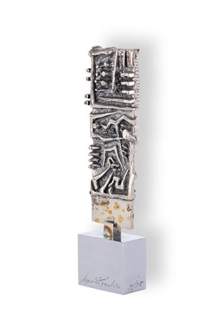 ARNALDO POMODORO (1926)Stele, 1976Argento e ottone cromatocm 13,7 x 3,5 x...