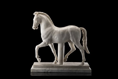 Arte del secolo XIX. Scultura in marmo bianco raffigurante cavallo, poggiante...