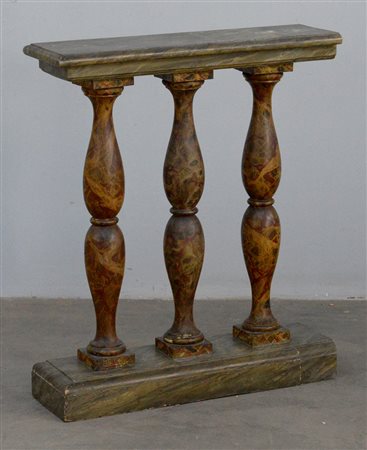 Porzione di balaustra a tre colonne in legno dipinto a finto marmo (cm...