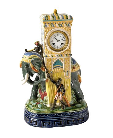 ANONIMO, MANIFATTURA FRANCESEOrologio in ceramica a foggia di elefante con...