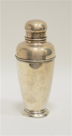 Shaker in argento a corpo liscio (h. cm 22) (gr. 440) (lievi difetti)