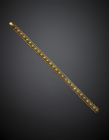 Bracciale in oro giallo con zaffiri per complessivi ct. 2,50 circa...