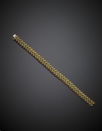 Bracciale snodato in oro giallo a cordoncino con diamanti per complessivi ct....