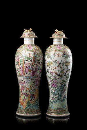 Coppia di vasi a balaustro in porcellana Famiglia Rosa Cantonese decorati con...