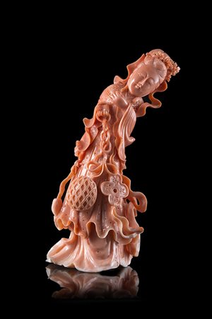 Scultura in corallo raffigurante dama dalle lunghe vesti (lievi difetti)Cina,...