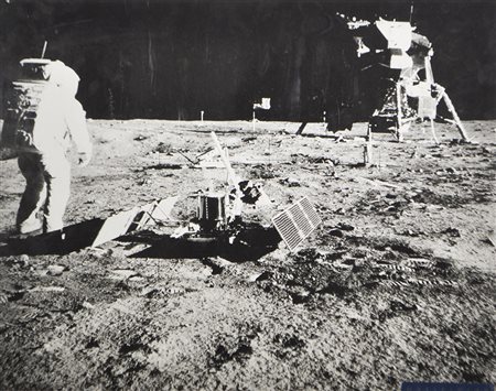 L’astronauta Aldrin durante “la passeggiata lunare”, 1969;Fotografia a col.,...