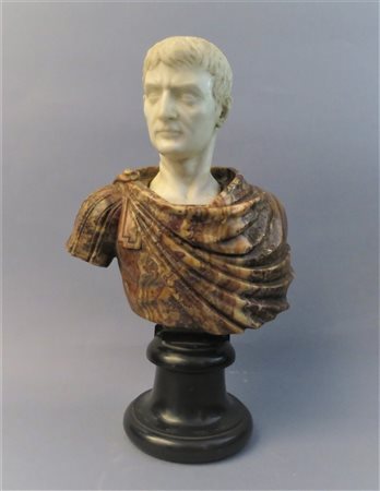 SCULTORE DEL XIX SEC. "Mezzo busto di Cesare" Marmo cm 36