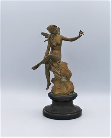 SCULTORE ATTIVO NEL XIX SEC. "Ninfa seduta" Bronzo dorato cm 22