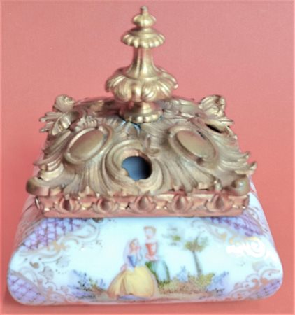 MEISSEN XIX SEC. Porta essenze in ceramica cm 8