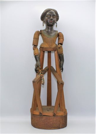 BAMBOLA "Figura di donna" Legno scolpito e laccato. Italia I. XIX sec. cm 50