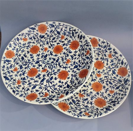 COPPIA DI PIATTI in ceramica XX sec. cm 32