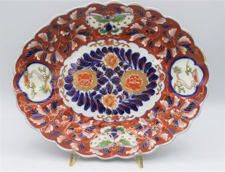 PIATTO DA PORTATA in ceramica Modello imari Giappone inizi XX sec. cm 31 x 25