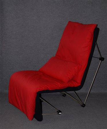 CHAISE LONGUE Chaise longue con base in tubi in acciaio regolabili a...