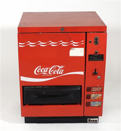 Coca-Cola: distributore refrigerato di lattine coca-cola, fanta e sprite....
