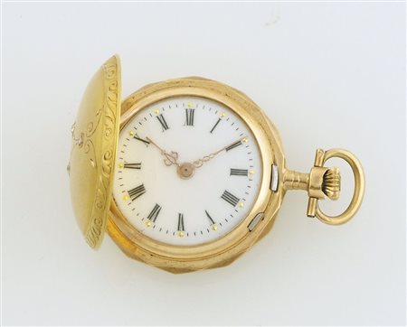 Piccolo orologio da tasca in oro 14Kt con brillantini. Diam. cm. 2,8.