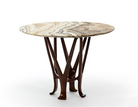 Tavolo con piano circolare in marmo arabescato e struttura a quadripode con...