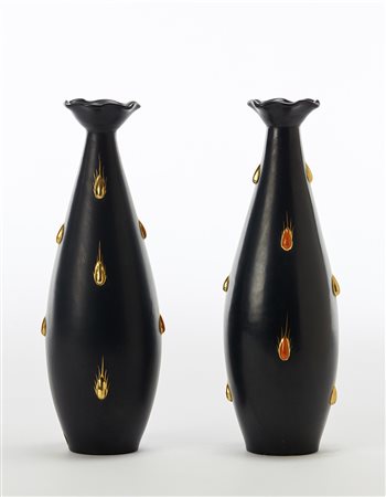 Rometti Coppia di vasi in ceramica nera con applicazioni di gocce arancioni e...