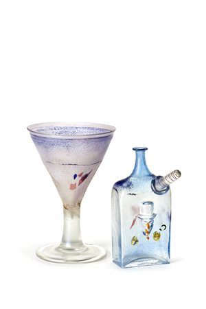Bertil Vallien (Sollentuna 1938)Lotto composto da una bottiglia in vetro...
