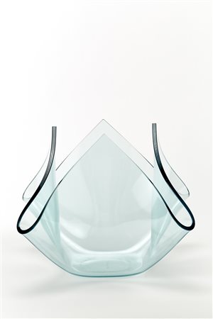 Fontana Arte Vaso a fazzoletto con base quadrangolare in vetro trasparente...