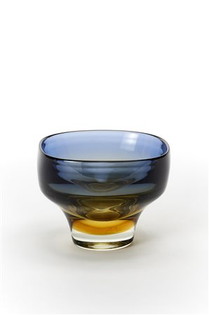 Manifattura di Murano Piccolo vaso in vetro sommerso trasparente, arancio e...
