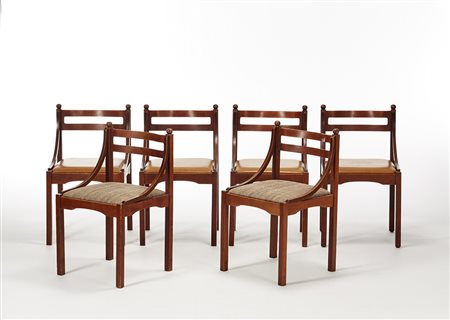 Sei sedie con struttura in legno massello e multistrato, sedile rivestito in...