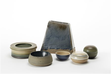 Manifattura Ceramica Arcore Lotto composto da sei vasi e contenitori di varie...