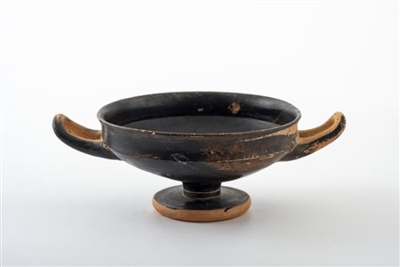 KYLIX A VERNICE NERA DATAZIONE: IV sec. a. C. MATERIA E TECNICA: argilla...