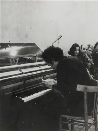 GIUSEPPE CHIARI (1926 - 2007) Concerto 1974 Stampa fotografica in bianco e...