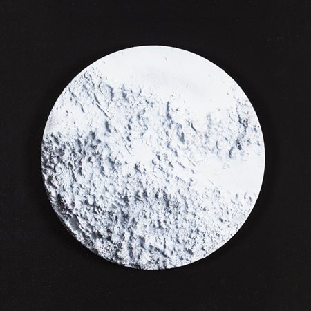 PAOLA ROMANO (1951)Luna in bianco e nero, 2018Polimaterico su tavolaDiametro...