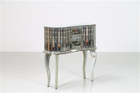 BRUSOTTI LUIGI Attrib. Mobile bar. Vetro e ottone. Cm 91,00 x 90,00 x 33,00....