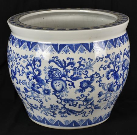 CACHEPOT Cachepot in ceramica a decori blu su fondo bianco Cina, metà XX...