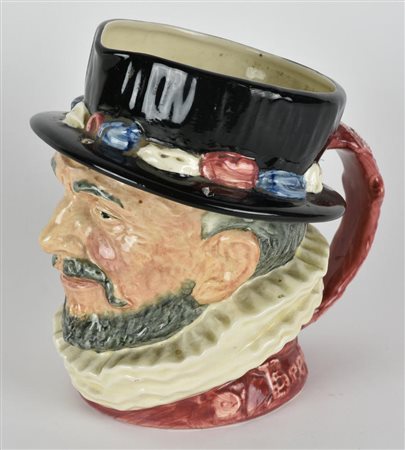 BROCCA IN CERAMICA Brocca in ceramica Royal Doulton della serie Beefeater...