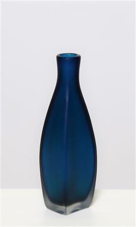 VENINI PAOLO (1895 - 1959) Bottiglia. Vetro di Murano. Cm 6,00 x 23,50 x...