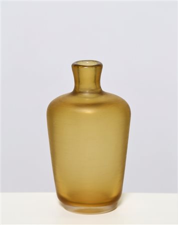 VENINI PAOLO (1895 - 1959) Bottiglia. Vetro di Murano. Cm 8,00 x 23,00 x...