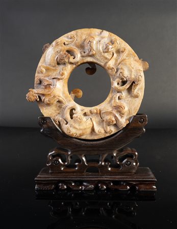 Arte Cinese  A pi white jade disc carved with tigers China, Qing dynasty, 19th century .
