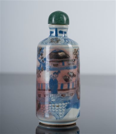 Arte Cinese  A blue and white porcelain snuff bottle bearing a Yongzheng six character mark at the base China, 19th century .
