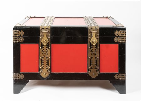 Arte Himalayana  A wooden red and black lacquered Tibetan chest 20th century .