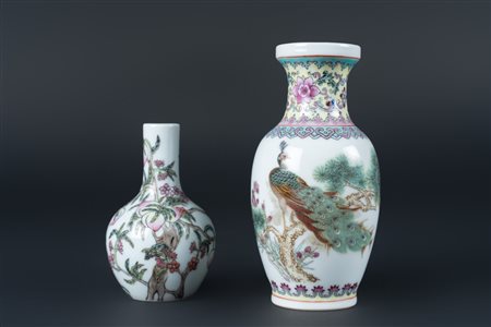 Arte Cinese  Two famille rose porcelain vases China, early 20th century .