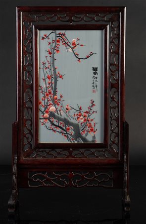 Arte Cinese  A textile table screen, signed Chin Hay and dated 1984China, late 20th century .