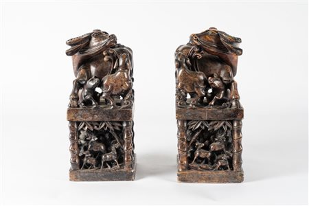 Arte Cinese  A pair of large soapstone seals with zoomorphic grip China, 20th century .