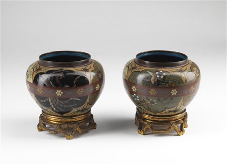 ARTE GIAPPONESE  A pair of cloisonné vases decorated with phoenixes and vegetal motifs Japan, 19th century .