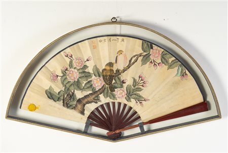 Arte Cinese  A folding fan painted with flowers and birds China, early 20th century .