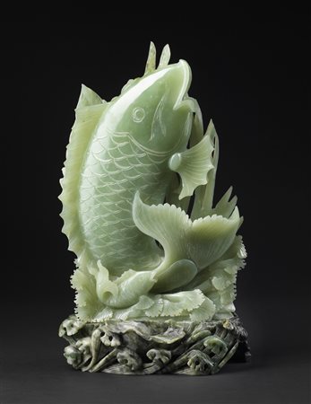 Arte Cinese  A large jade carving depicting a fish China, 20th century .