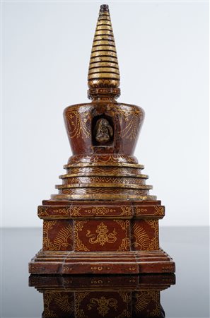 Arte Himalayana  A wooden lacquered stupaTibet, 19th century .
