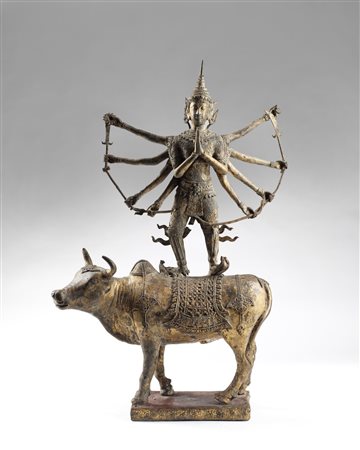 Arte Sud-Est Asiatico  A large partially gilded bronze figure of multi-armed Durga on the bullThailandia, 20th century .