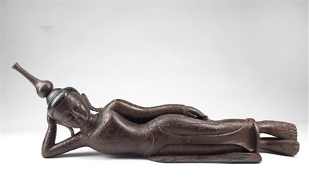 Arte Sud-Est Asiatico  A wooden lacquer figure of sleeping Buddha (Parinirvana) Thailandia, 19th century .