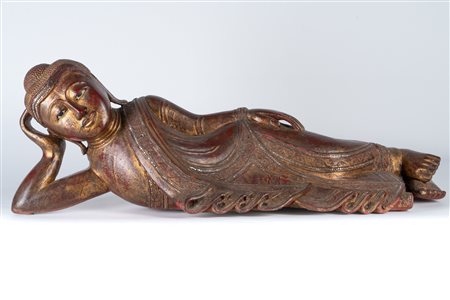 Arte Sud-Est Asiatico  A wooden lacquered figure of Parinirvana Buddha Thailandia, 19th century .