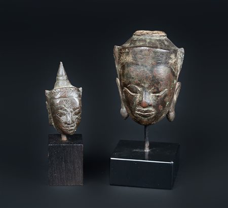 Arte Sud-Est Asiatico  Two bronze heads of Buddha  Thailandia, Ayuttaya period, 15th century .
