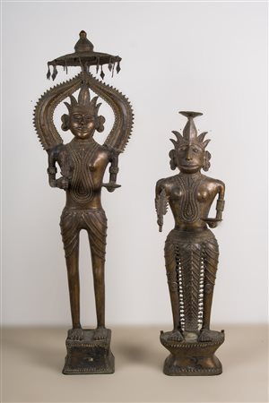 Arte Indiana  A pair of bronze Bastar standing figures India, 19th - 20th century .