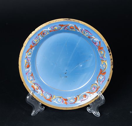 Arte Islamica  A glass dish with floral decoration Europe for the Turkish market, 19th century .